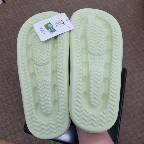 Brand New Sanrio Pochacco Big Charm Slippers Size: US 7.5 - Picture 7 of 9